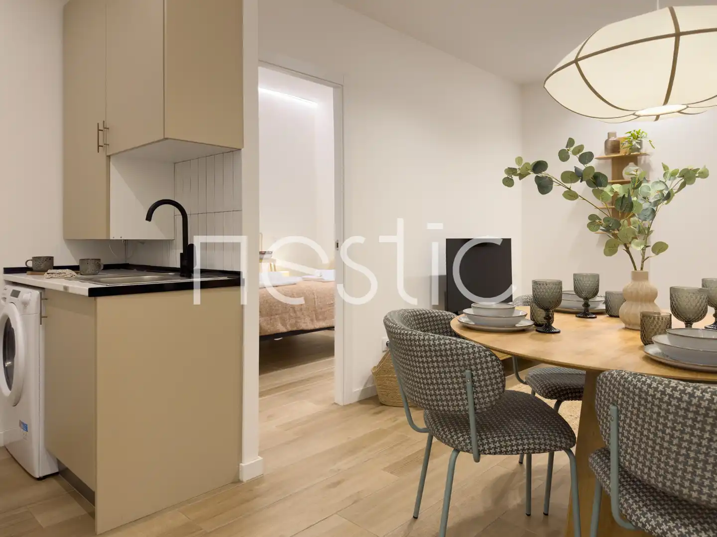 Cuina de Apartament de lloguer en Madrid amb Aire condicionat, Calefacció i Moblat