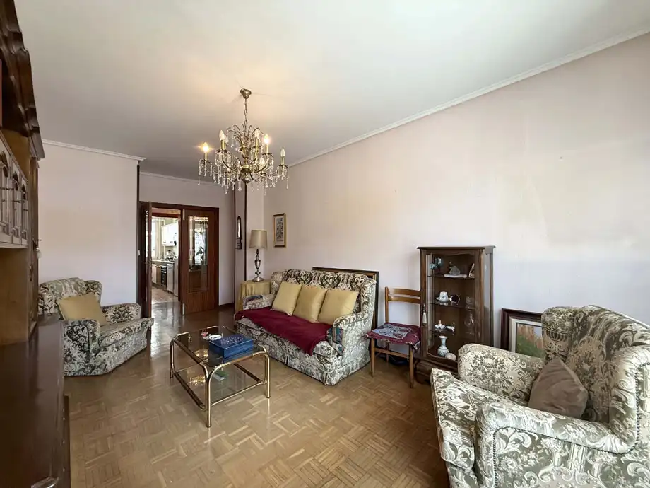 Sala d'estar de Pis en venda en Vitoria - Gasteiz amb Calefacció i Traster