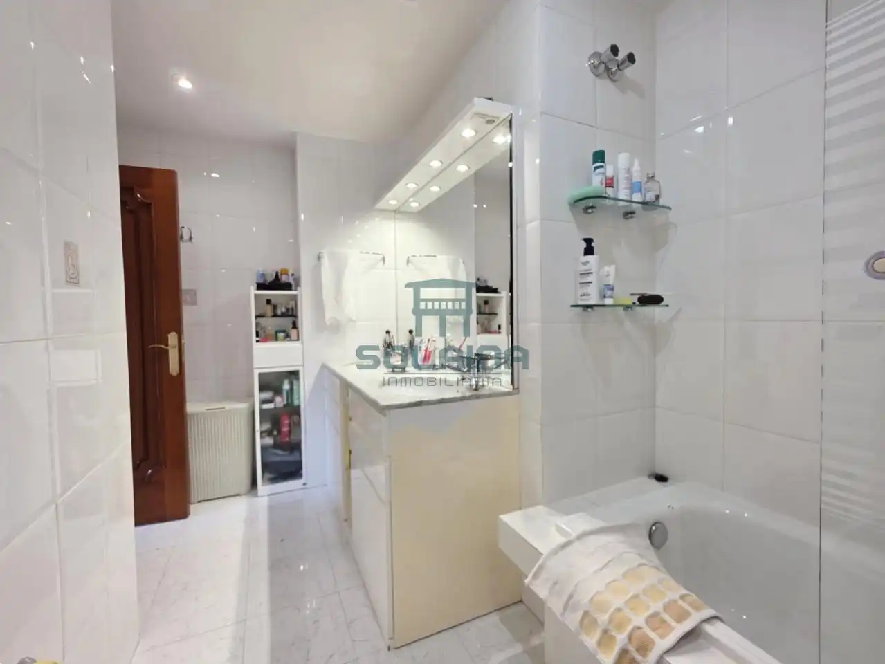 Bathroom of Detached homes for sale in Ourense Capital   with Heating, Private garden and Furnished
