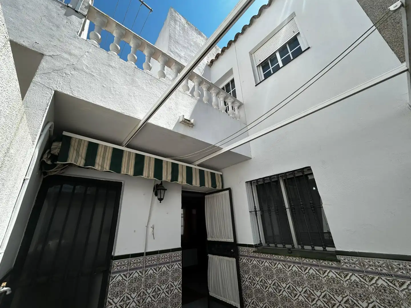 Vista exterior de Casa adosada en venda en Chiclana de la Frontera amb Terrassa, Traster i Balcó