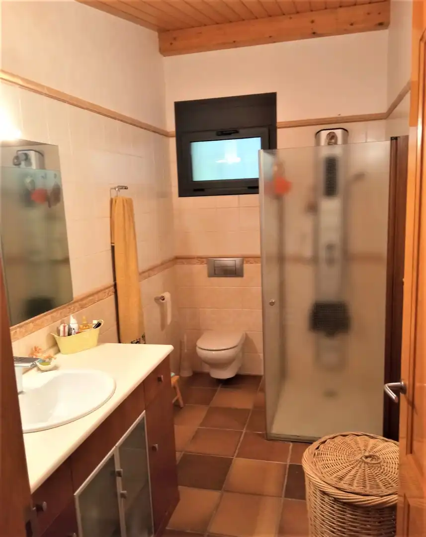 Bathroom of Houses for sale in Móra d'Ebre  with Air Conditioner, Heating and Swimming Pool