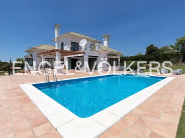Maison rustique avec balcon à vendre à Calle de los Olivos