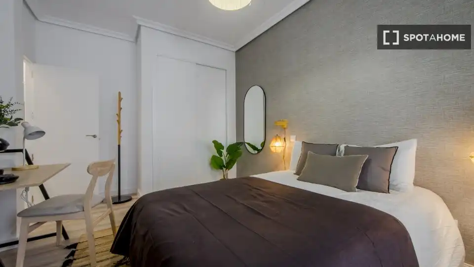 Bedroom of Flat for rent in Madrid  with Air Conditioner, Heating and Furnished