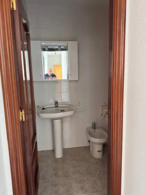 Badezimmer von Dachboden zum Verkauf in Taramundi mit Heizung, Möbliert und Ofen