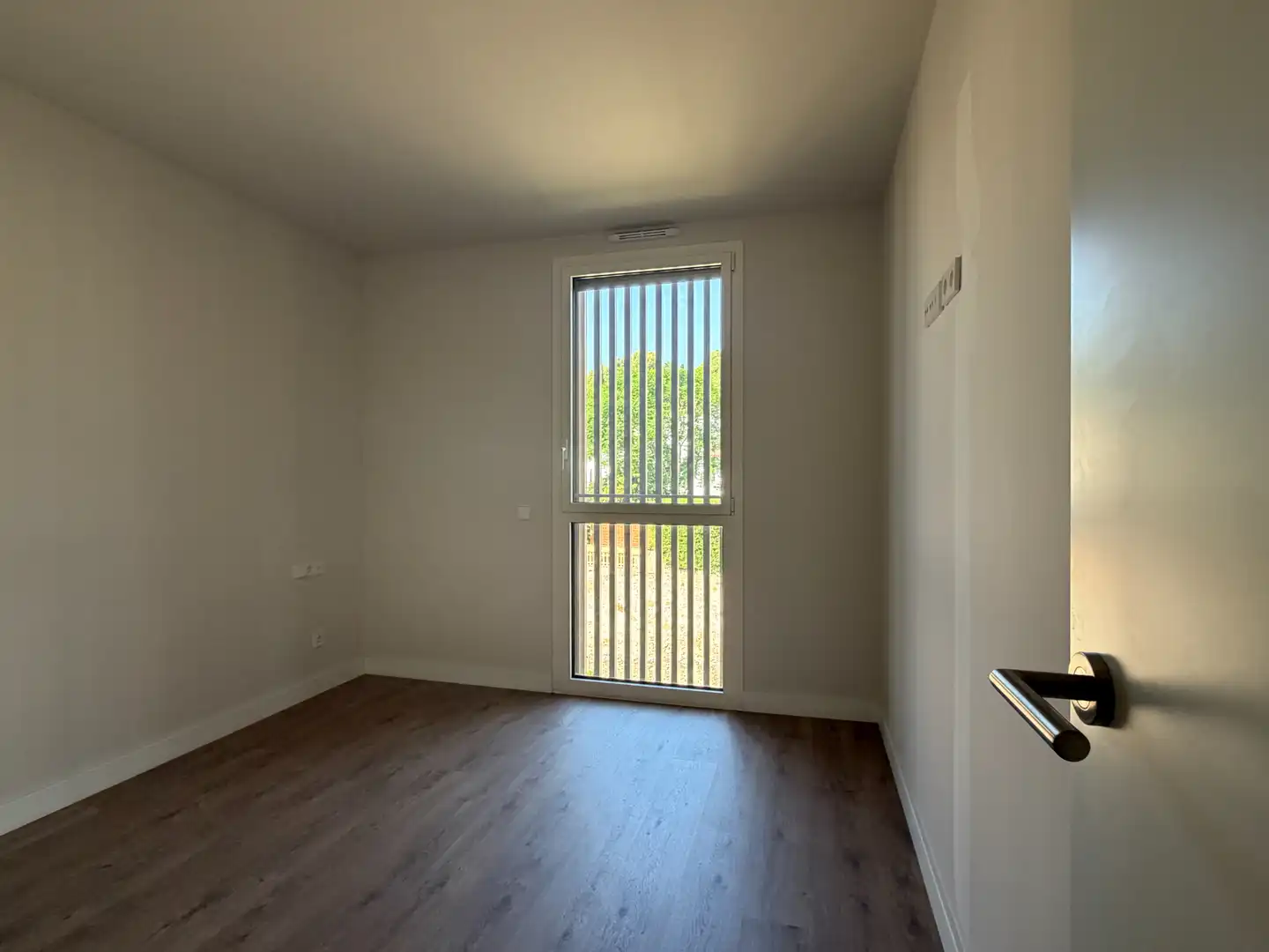 Bedroom of Flat for rent in Tiana  with Air Conditioner, Heating and Parquet flooring