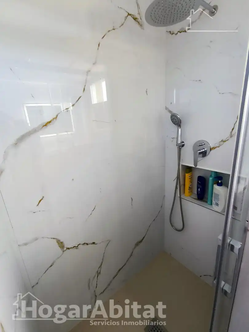 Baño de Ático en venta en Torrent con Aire acondicionado, Terraza y Trastero