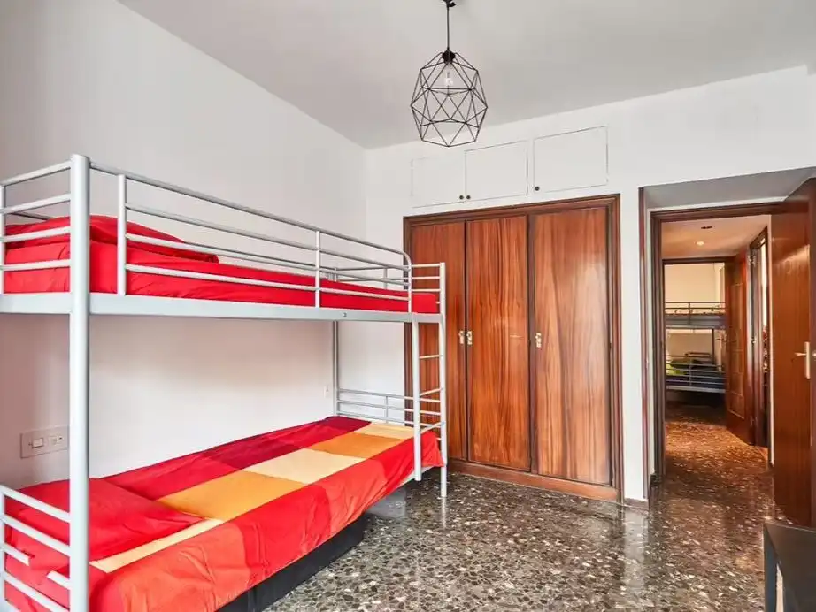 Schlafzimmer von Wohnung zur Miete in  Barcelona Capital mit Klimaanlage und Balkon