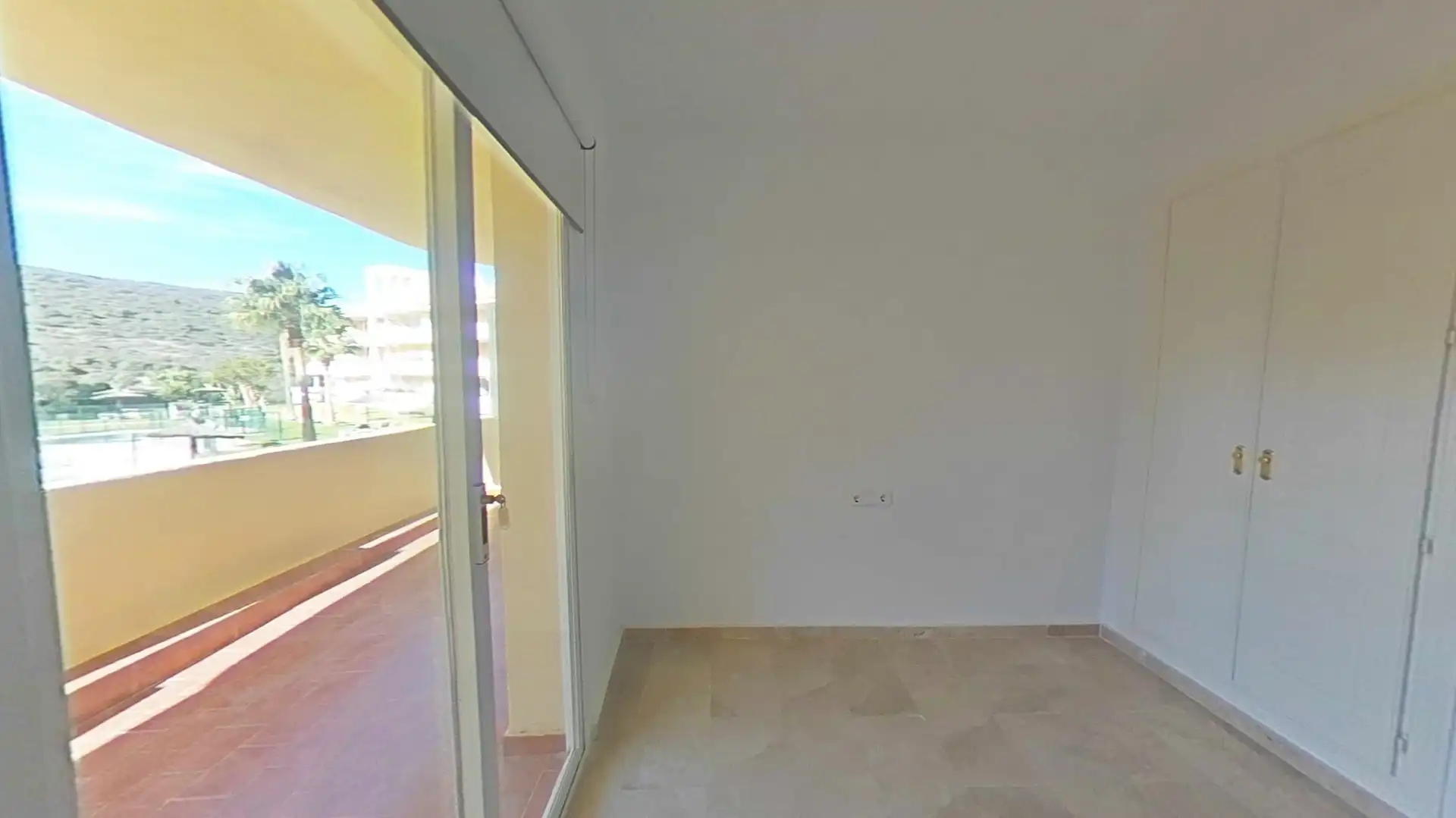 Schlafzimmer von Wohnungen zum Verkauf in Manilva mit Abstellraum und Schwimmbad