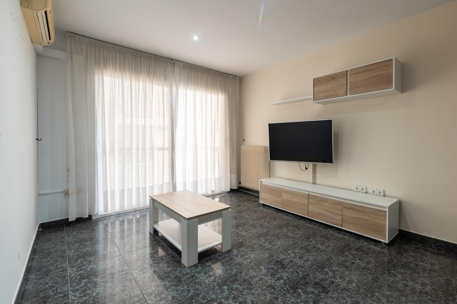 Living room of Flat for sale in Figueres  with Air Conditioner, Heating and Terrace