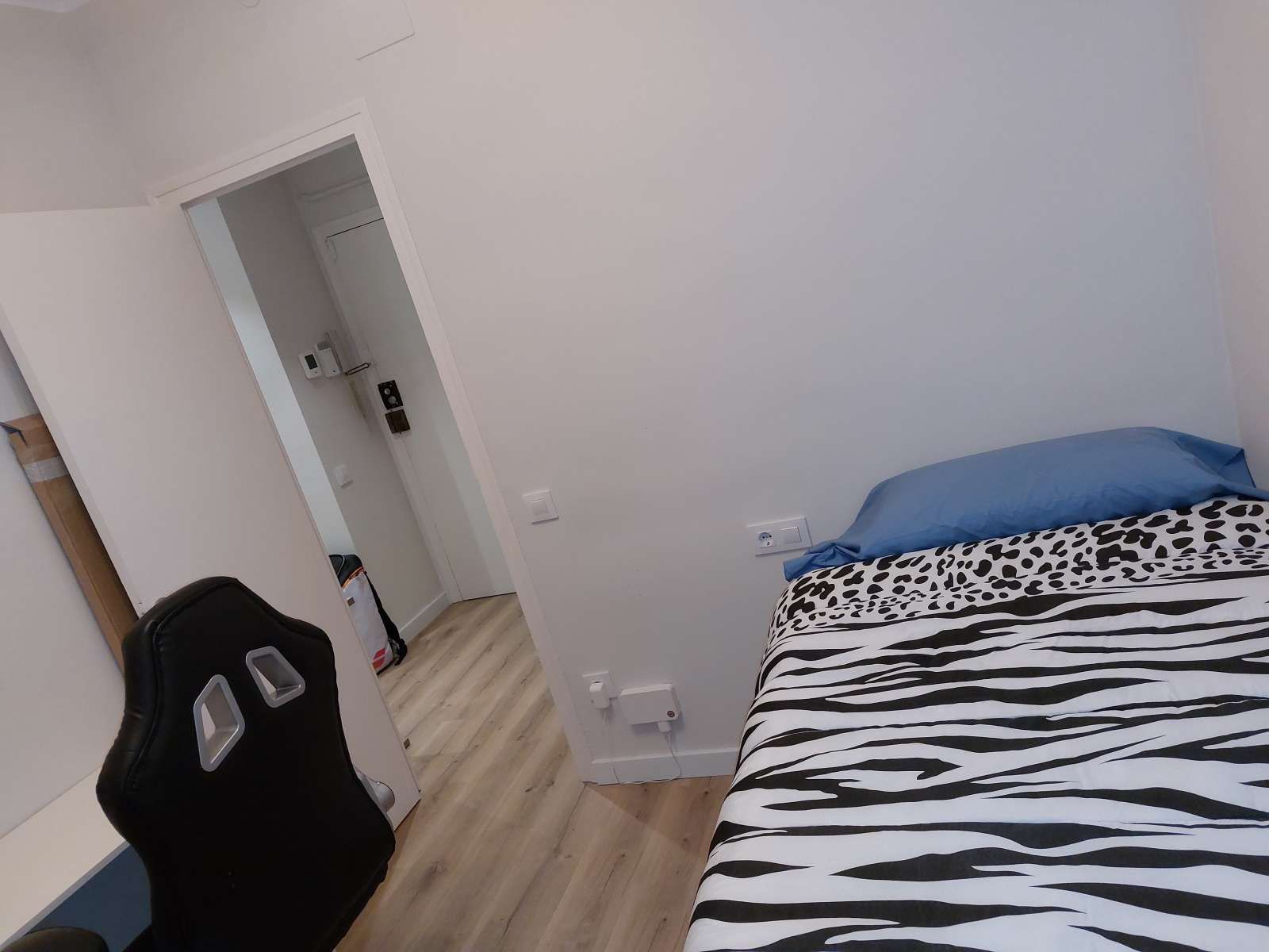 Bedroom of Flat to share in Sant Cugat del Vallès  with Air Conditioner, Heating and Terrace