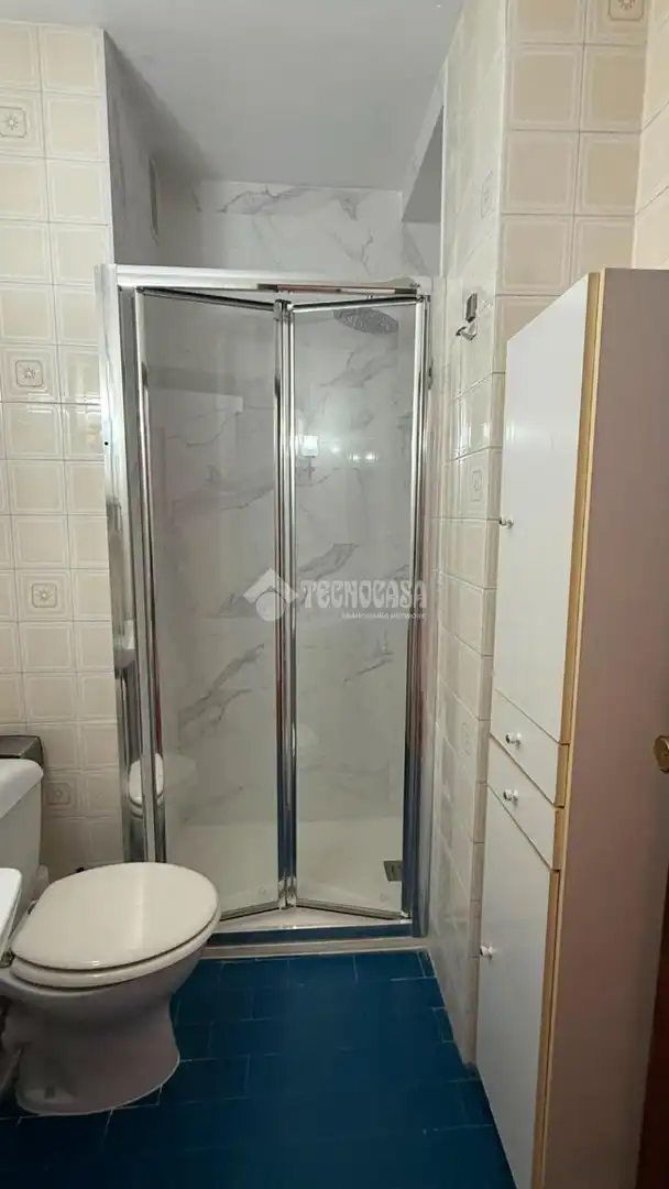 Badezimmer von Wohnung zur Miete in Almería mit Möbliert