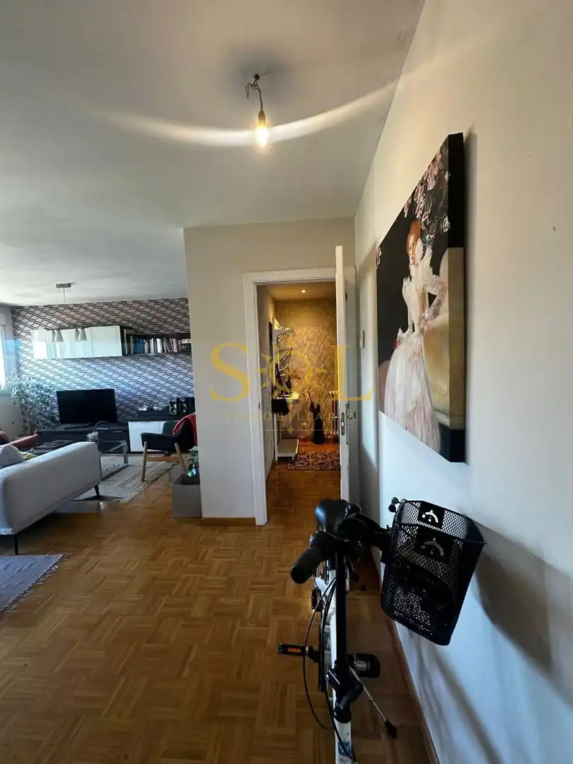 Sala d'estar de Pis en venda en León Capital  amb Calefacció, Traster i Moblat