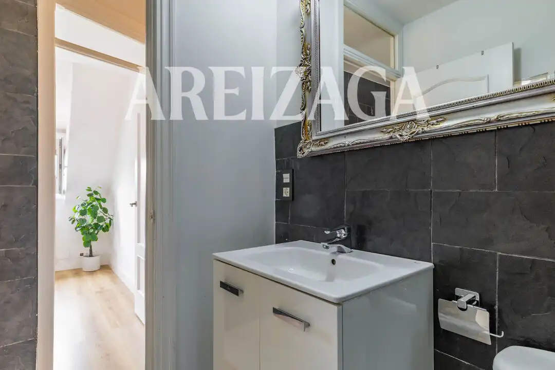 Baño de Ático en venta en Donostia - San Sebastián  con Calefacción y Amueblado