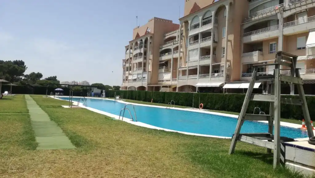 Piscina de Apartamento en venta en El Portil con Terraza, Trastero y Amueblado