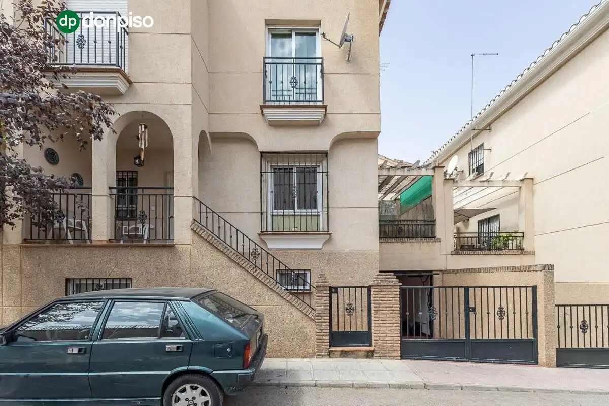Casa aparellada amb terrassa en venda a Camino CEMENTERIO, imagen 38