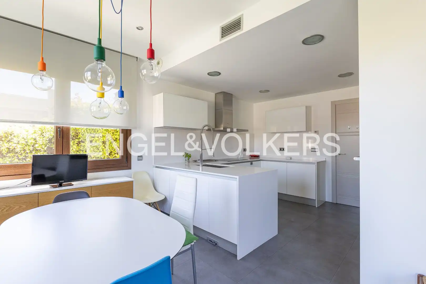 Küche von Einfamilien-Reihenhaus zum Verkauf in Majadahonda mit Klimaanlage, Heizung und Privatgarten