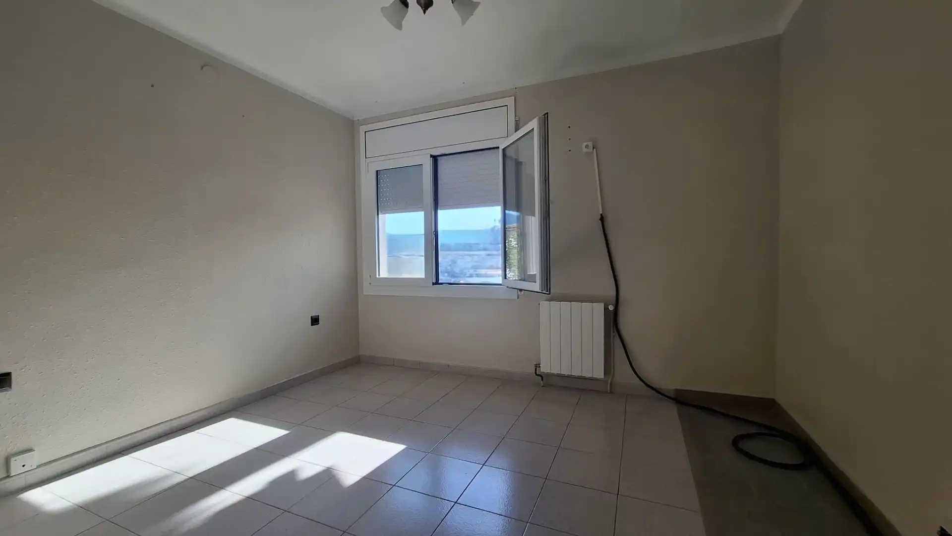 Dormitori de Casa o xalet en venda en Vallirana amb Calefacció, Terrassa i Traster