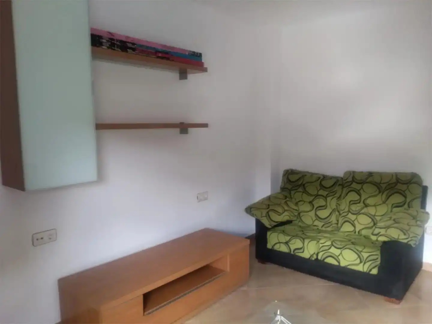 Sala d'estar de Pis de lloguer en Dúrcal amb Aire condicionat, Jardí privat i Traster
