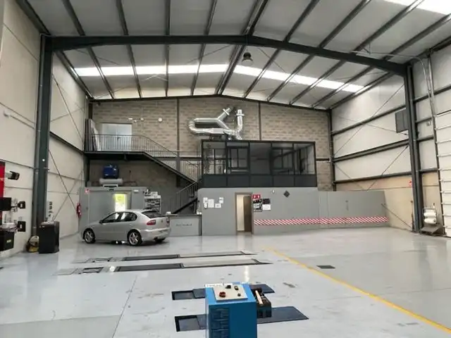 Vista exterior de Nau industrial en venda en Ponferrada