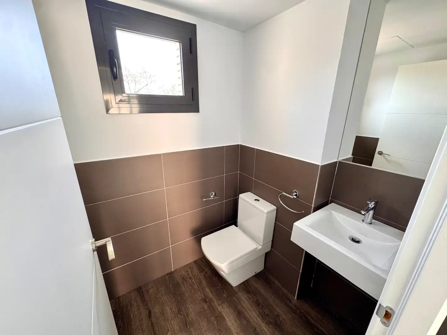 Baño de Casa adosada en venta en Mataró con Aire acondicionado, Calefacción y Jardín privado