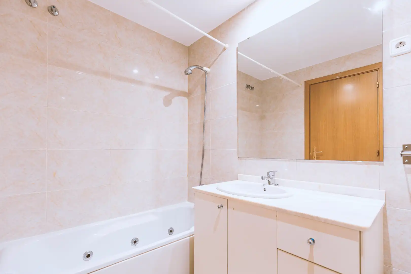 Flat for sale in Sant Cebrià de Vallalta