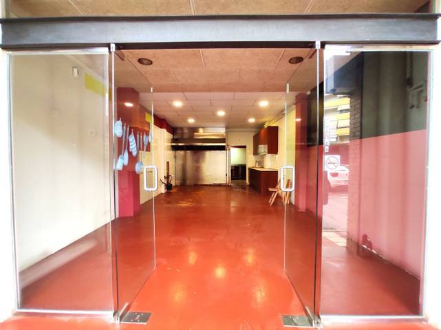 Local comercial en Venta en Els Pins