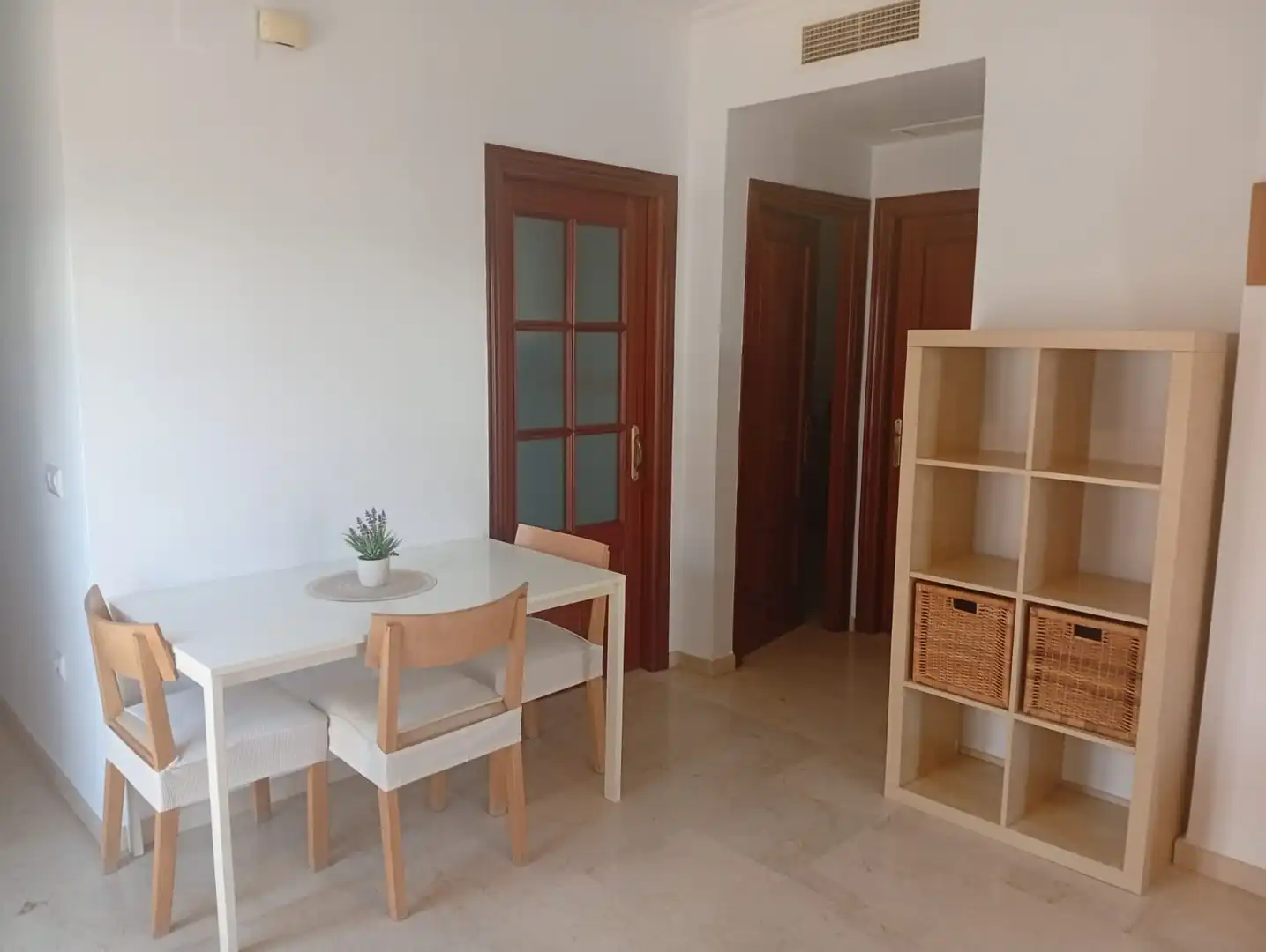Comedor de Piso en venta en Sanlúcar la Mayor con Aire acondicionado, Trastero y Amueblado