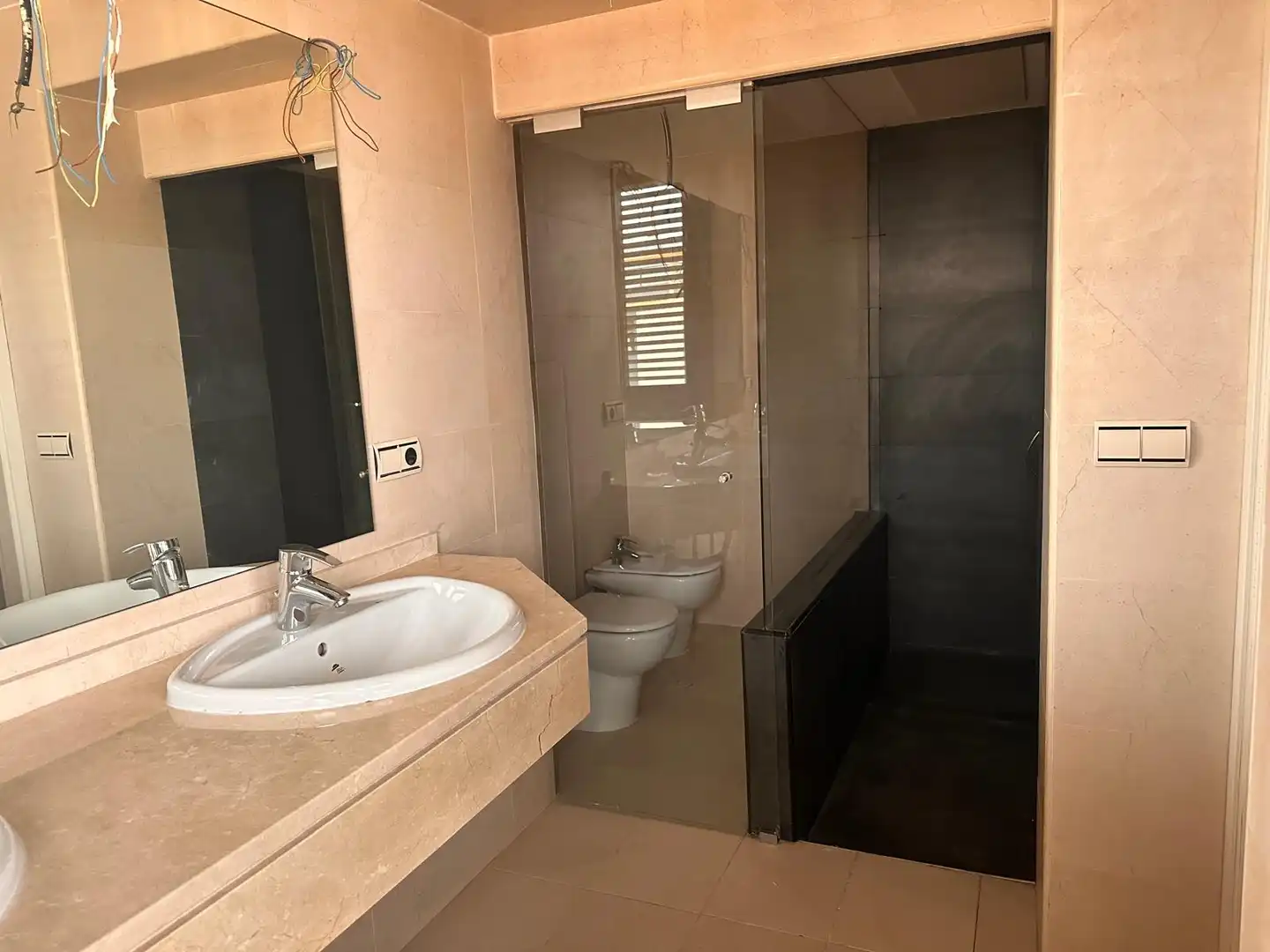 Bathroom of Flat for sale in Sevilla  with Swimming Pool