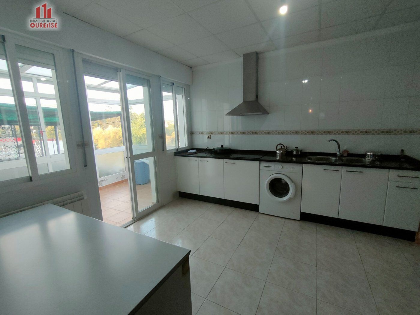 Küche von Wohnung zum verkauf in Coles mit Privatgarten und Balkon