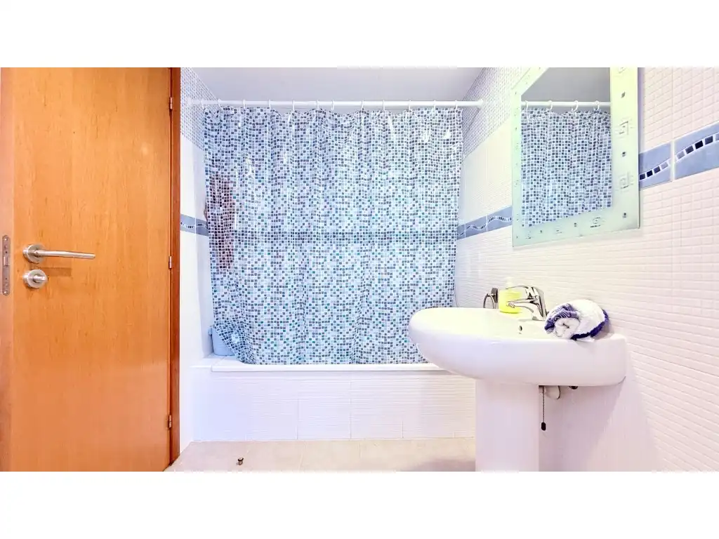 Bathroom of Ground floor for sale in L'Estartit  with Air Conditioner, Swimming Pool and Furnished