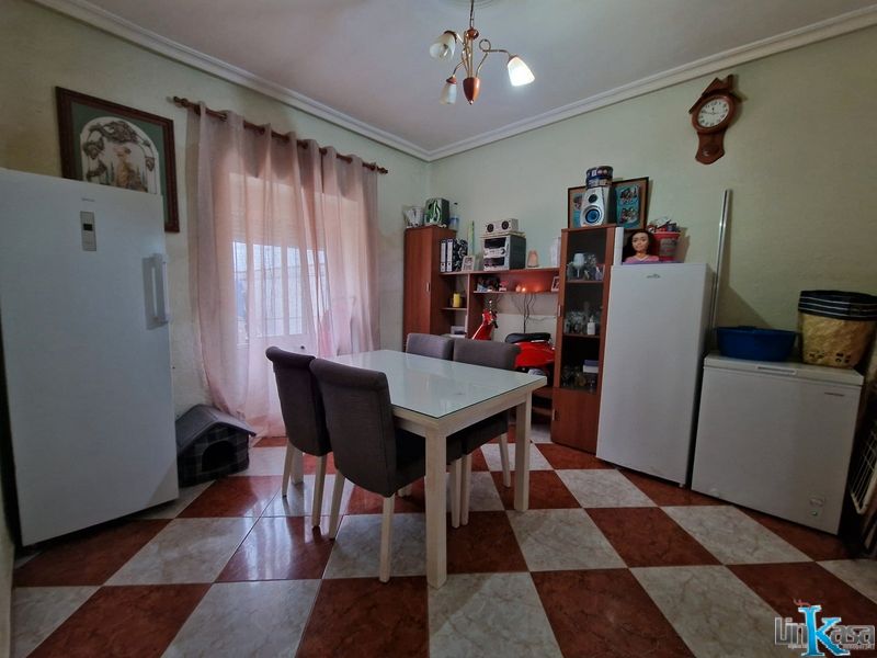 Menjador de Casa o xalet en venda en Linares amb Calefacció, Terrassa i Traster