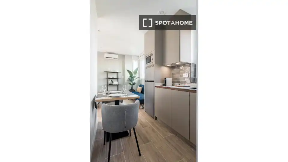 Exterior view of Flat for rent in Madrid  with Air Conditioner, Heating and Furnished