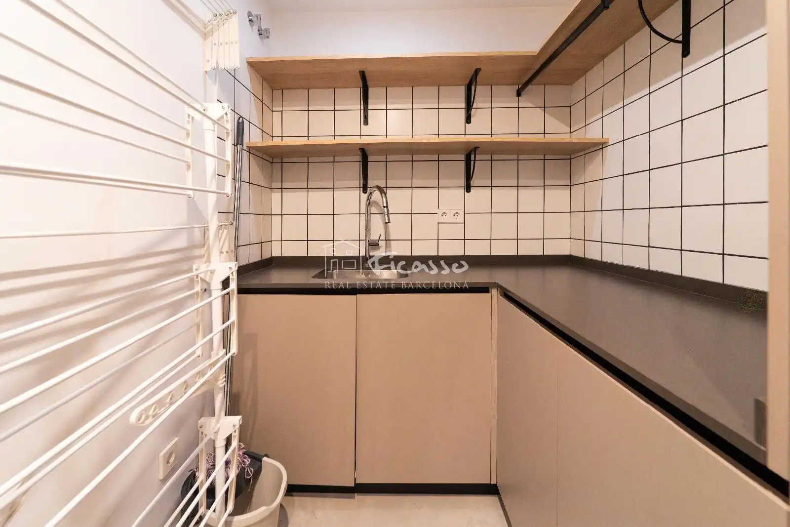 Cuina de Dúplex de lloguer en Barcelona amb Aire condicionat, Calefacció i Terrassa