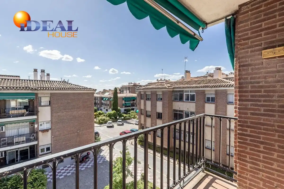 Flat with terrace for sale in Avenida JUAN PABLO II