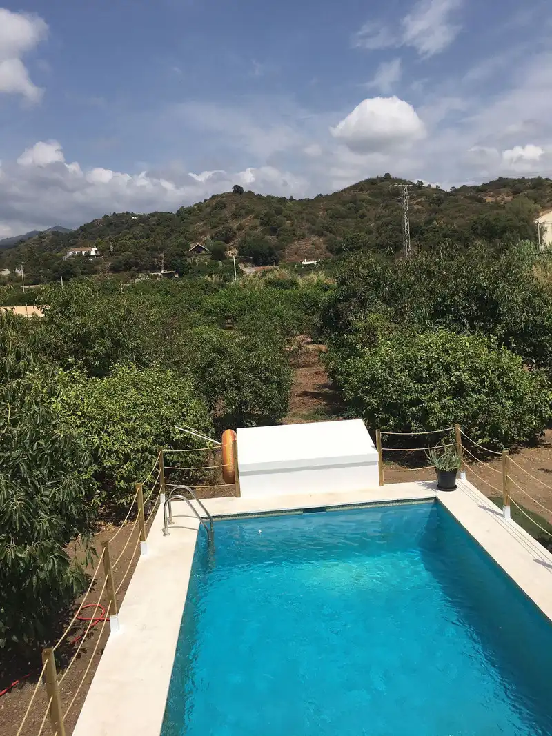 Villa mit Pool zum Verkauf in Calle Estepona