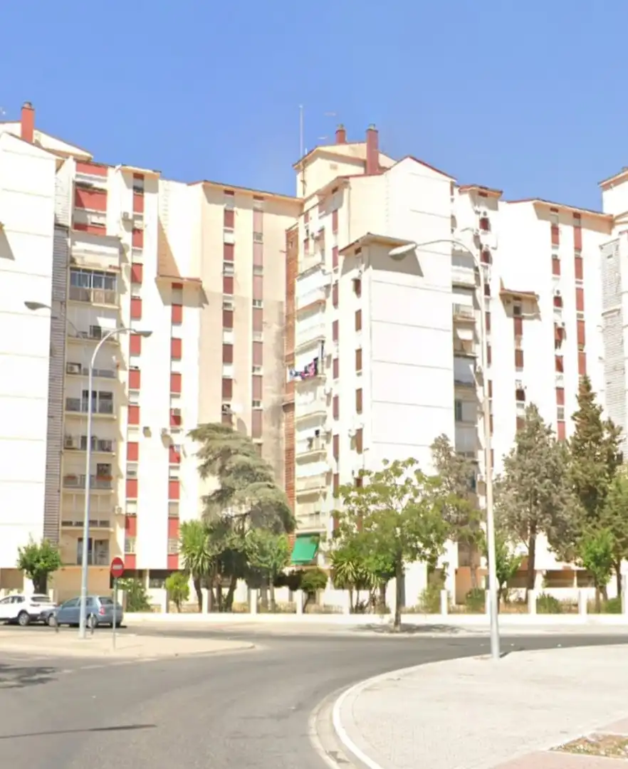 Vista exterior de Pis en venda en Sevilla amb Jardí privat, Moblat i Balcó