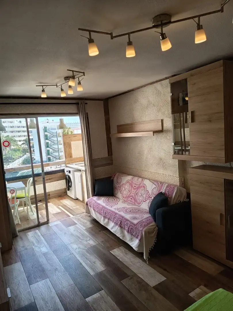 Sala de estar de Estudio en venta en San Sebastián de los Reyes con Terraza, Amueblado y Lavadora