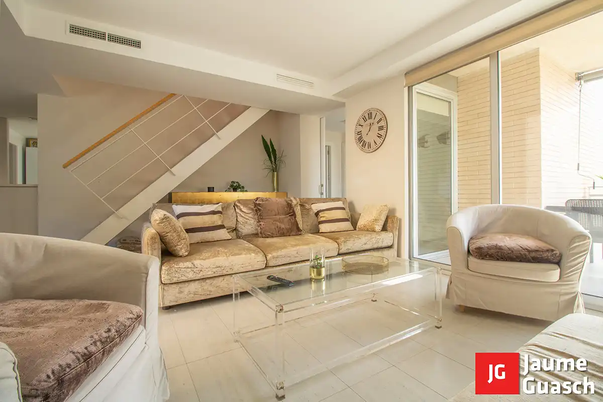 Wohnzimmer von Dachboden zum Verkauf in Torredembarra mit Klimaanlage, Heizung und Terrasse