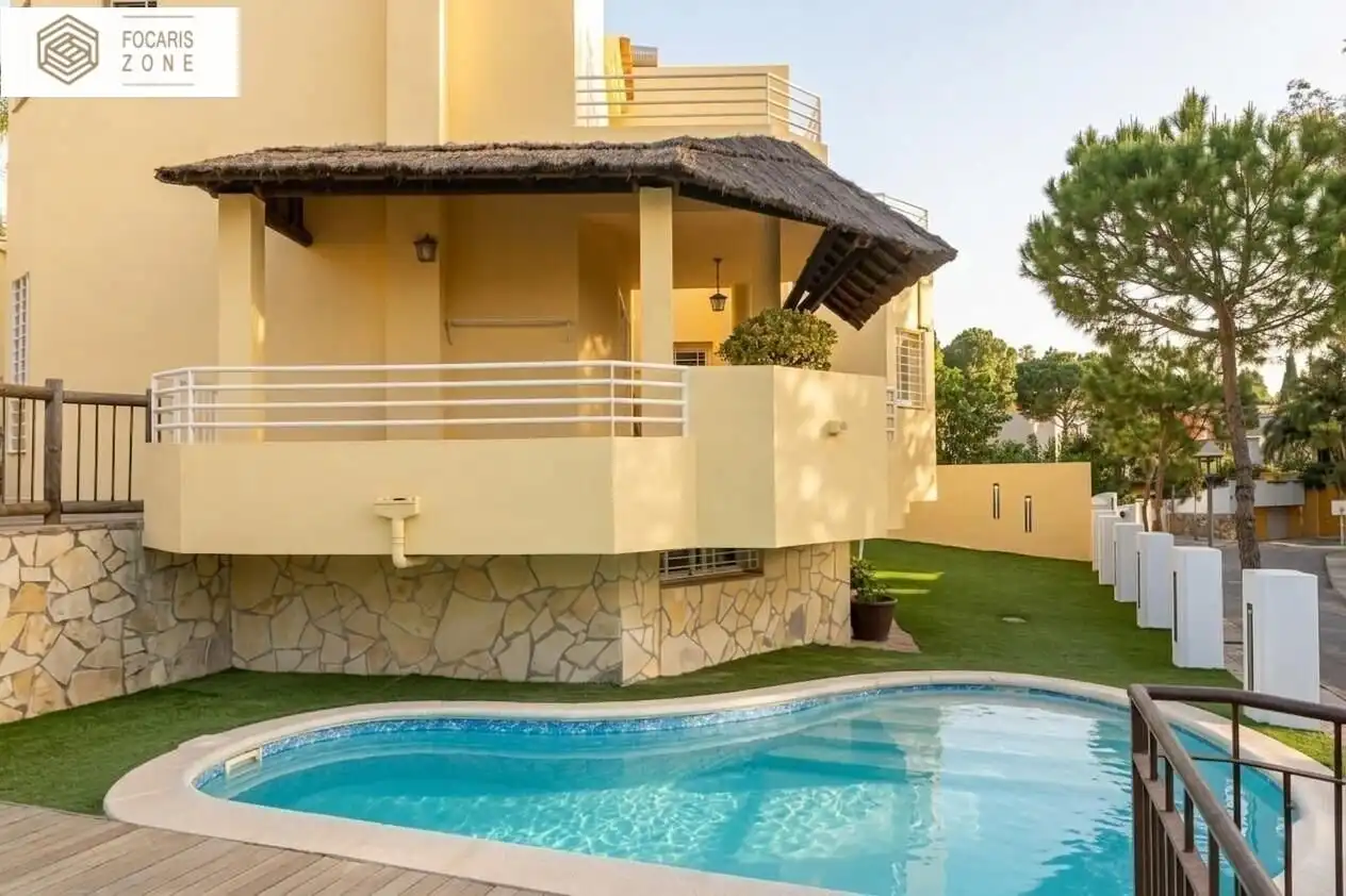 Piscina de Casa o xalet en venda en Torremolinos amb Aire condicionat, Calefacció i Jardí privat