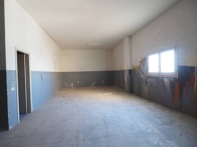 Local comercial en Venta en Calle Josep Umbert en Centre
