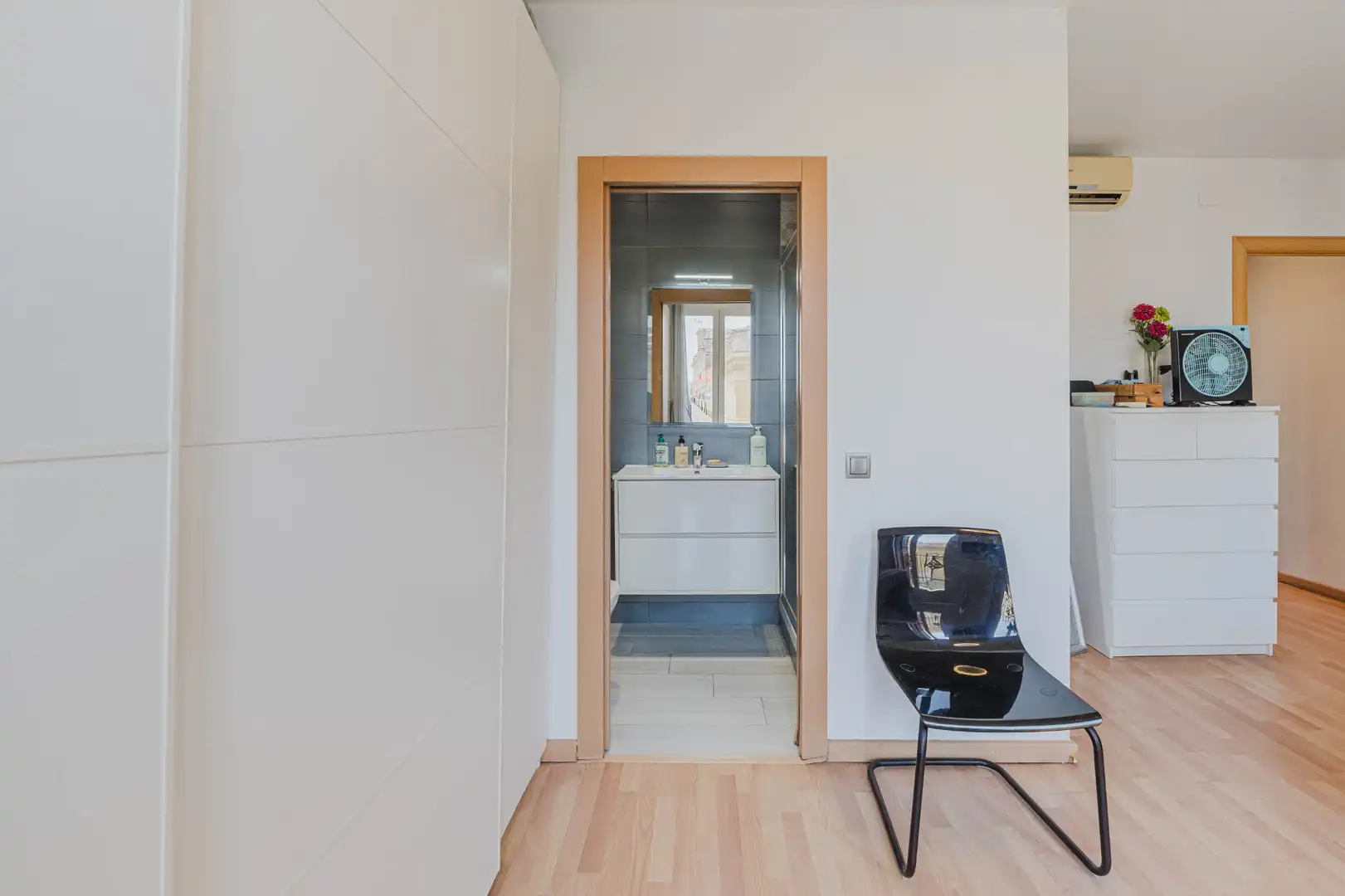 Wohnung zum Verkauf in Barcelona mit Klimaanlage, Heizung und Ofen