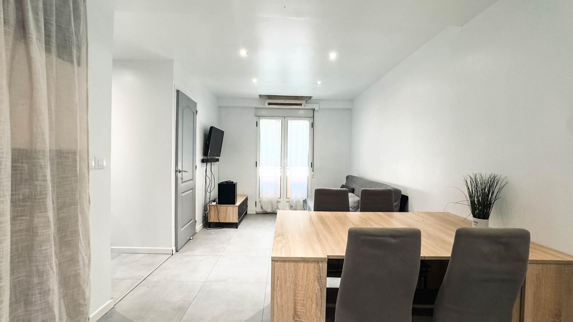Vista exterior de Apartament en venda en Alicante / Alacant amb Aire condicionat i Balcó