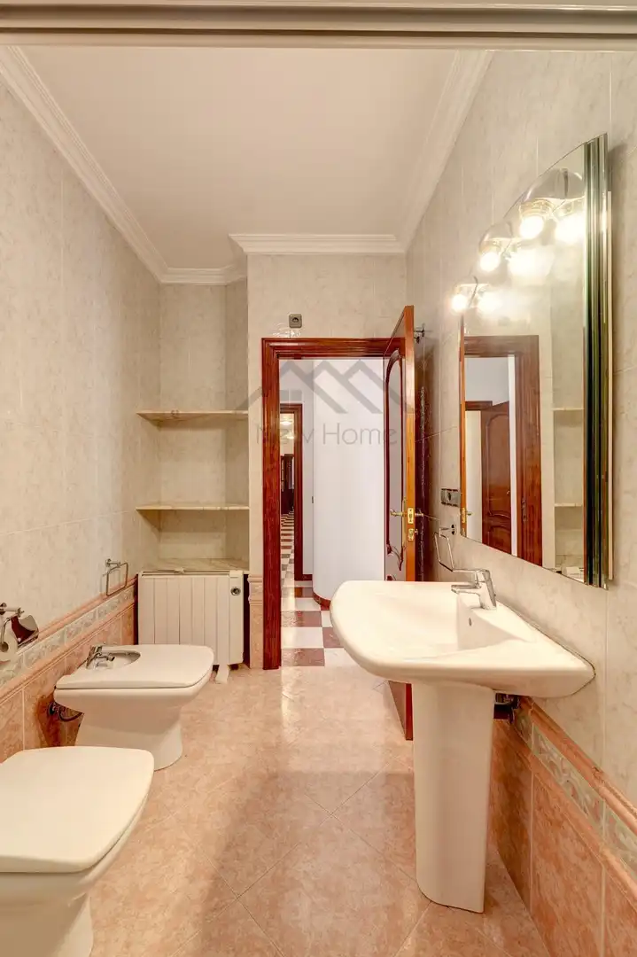 Baño de Finca rústica en venta en La Pobla de Vallbona con Trastero