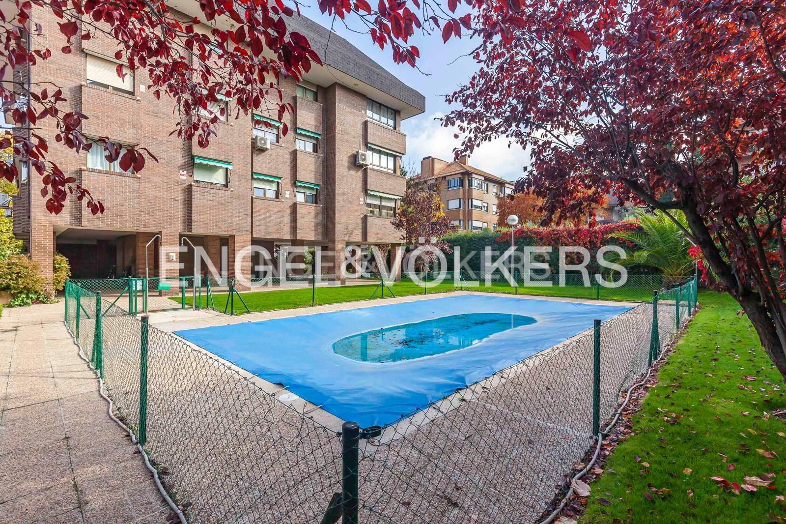 Exterior view of Attic for sale in  Madrid Capital  with Air Conditioner, Heating and Parquet flooring