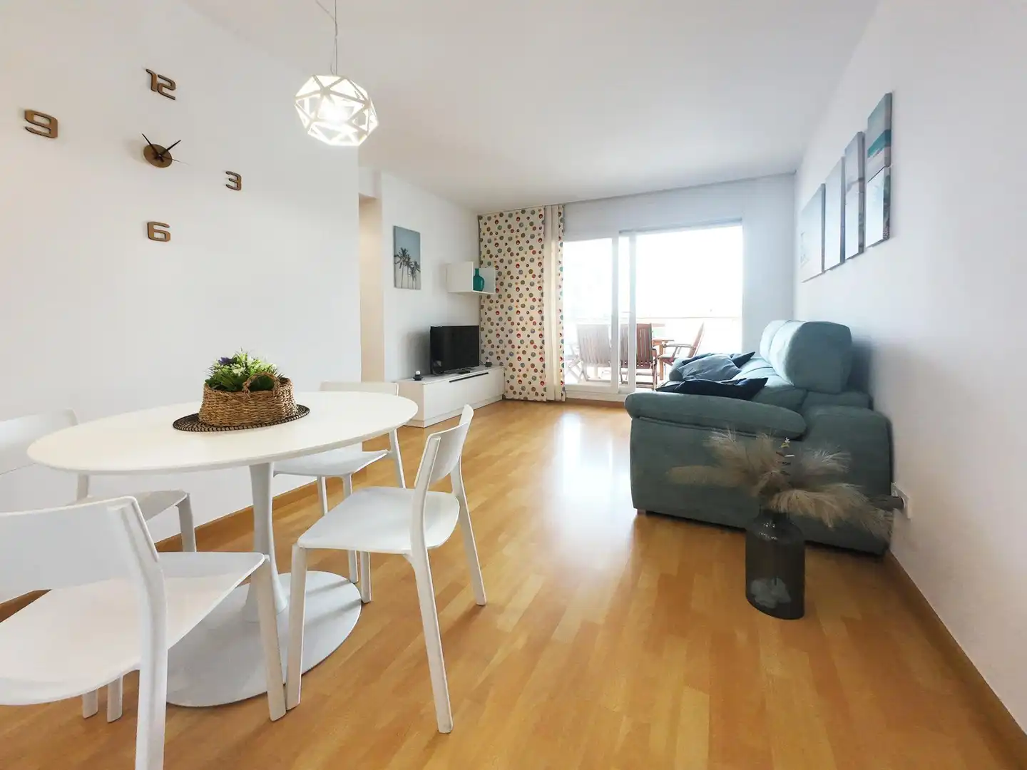 Sala de estar de Apartamento en venta en Roses con Calefacción, Terraza y Piscina comunitaria