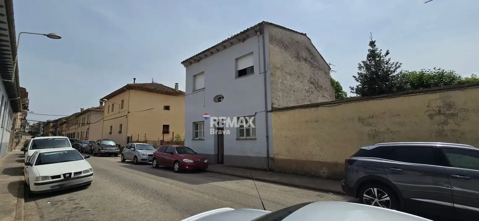 Vista exterior de Casa o xalet en venda en Olot amb Calefacció, Jardí privat i Terrassa