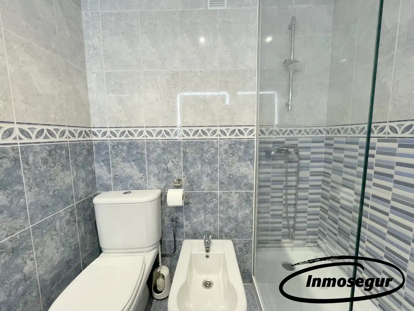 Baño de Piso en venta en Salou con Calefacción, Terraza y Amueblado