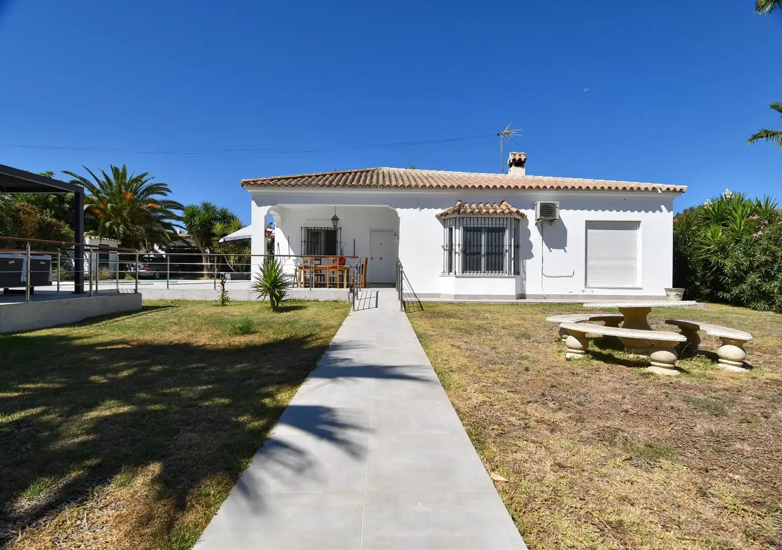 Vista exterior de Casa o xalet en venda en Chiclana de la Frontera