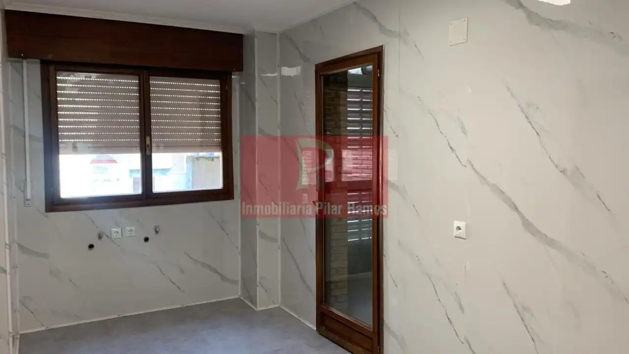 Habitación de Piso en venta en León Capital  con Calefacción, Parquet y Trastero