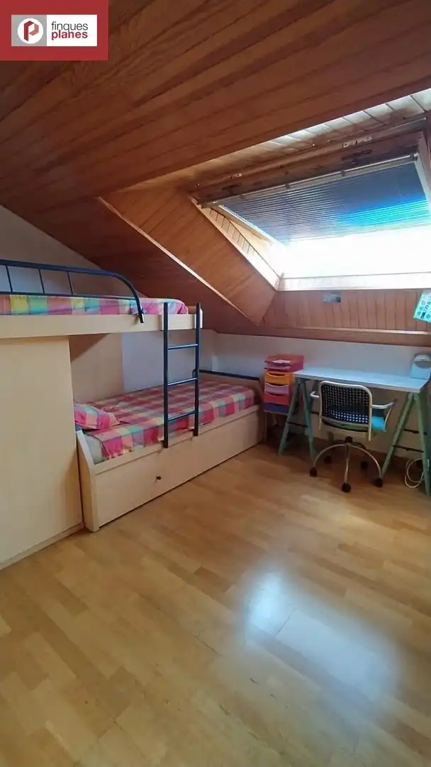 Schlafzimmer von Dachboden zum Verkauf in La Seu d'Urgell mit Heizung und Parkett